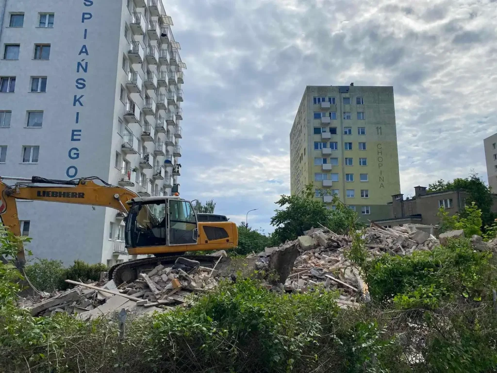 Wyburzanie-w-waskiej-zabudowie (1)